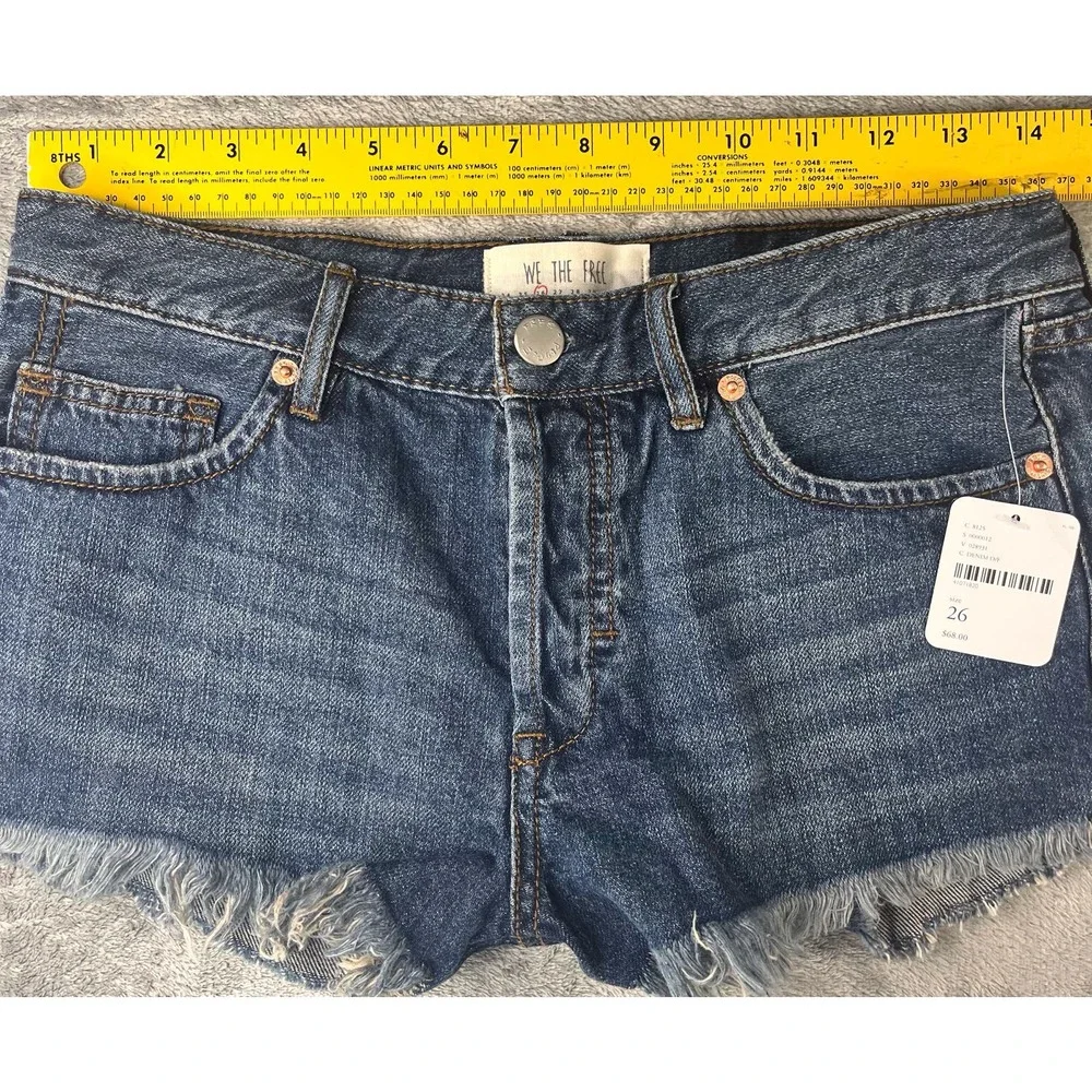 Free‎ People We The Free Denim Cut Off Shorts Medium Wash Raw Hem Size 26 NEW